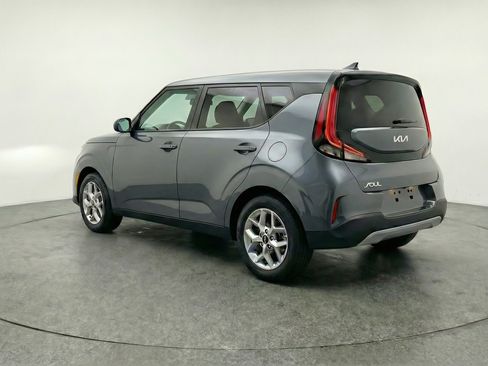 Used 2025 Kia Soul LX w/ LX Technology Package FWD image 6