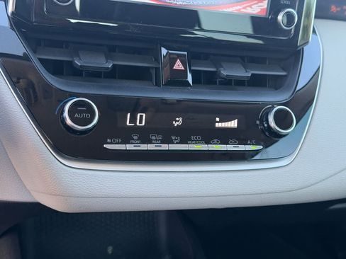 Used 2020 Toyota Corolla LE FWD image 19