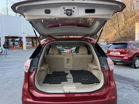 Used 2015 Nissan Rogue S image 28