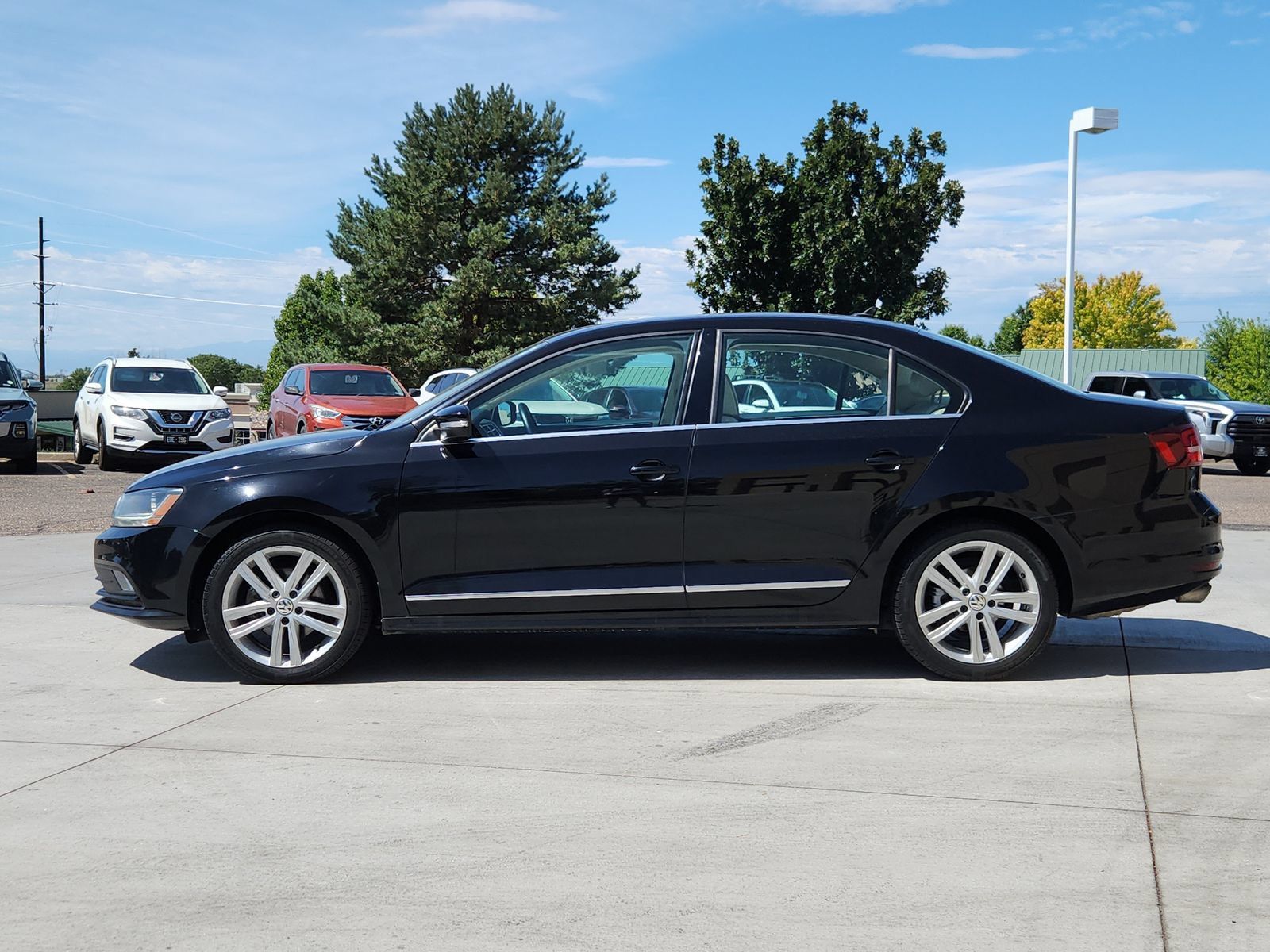 Used 2017 Volkswagen Jetta SEL FWD image 2