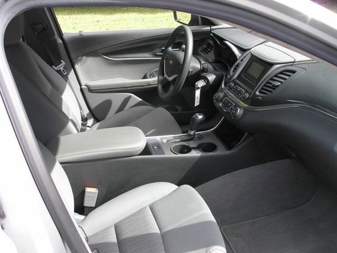 Used 2017 Chevrolet Impala LS image 8