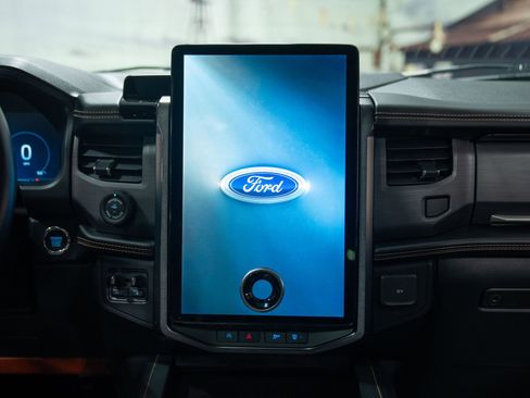 Used 2023 Ford Expedition Platinum AWD/4WD image 16