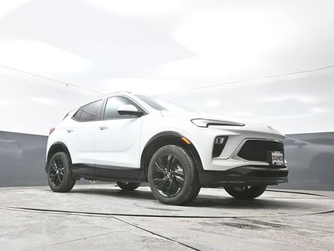 Used 2024 Buick Encore GX Sport Touring image 46