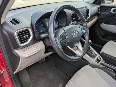 Used 2023 Hyundai Venue SEL image 7