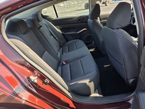 Used 2025 Nissan Altima 2.5 SV image 11