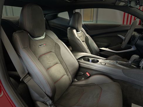 Used 2018 Chevrolet Camaro ZL1 RWD image 23