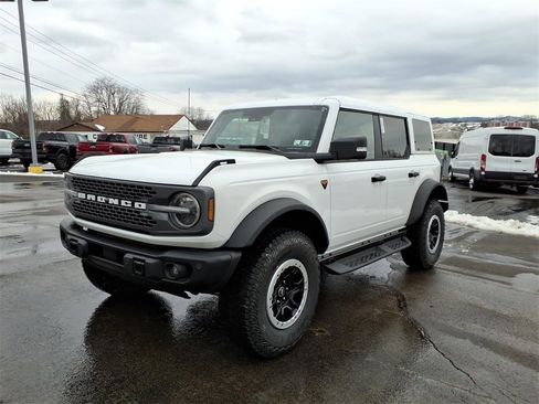 New 2025 Ford Bronco Badlands image 1