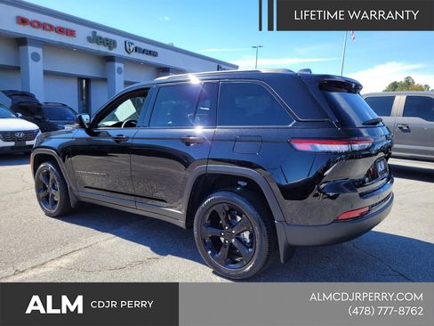 New 2025 Jeep Grand Cherokee Altitude AWD/4WD image 10