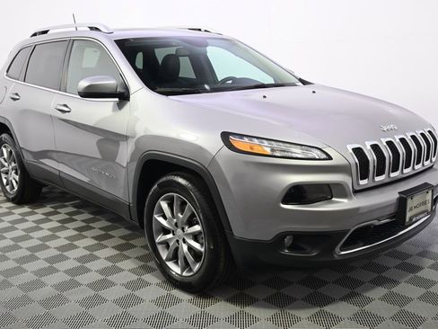Used 2018 Jeep Cherokee Limited w/ Trailer Tow Group AWD/4WD image 8
