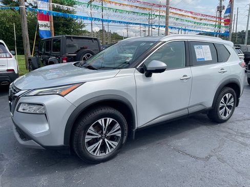 Used 2021 Nissan Rogue SV w/ Premium Package AWD/4WD image 2