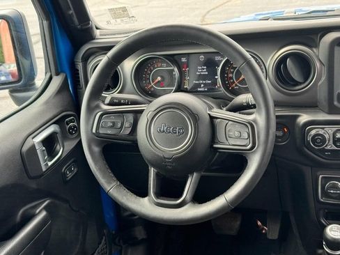Used 2023 Jeep Gladiator Sport AWD/4WD image 12