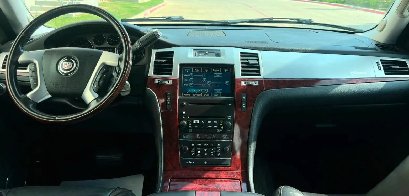 Used 2007 Cadillac Escalade EXT w/ Information Package AWD/4WD image 23