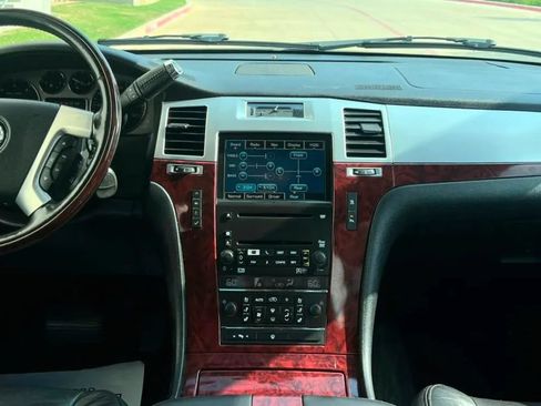 Used 2007 Cadillac Escalade EXT w/ Information Package AWD/4WD image 23