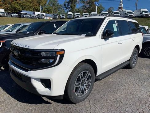 New 2025 Ford Expedition Active image 6