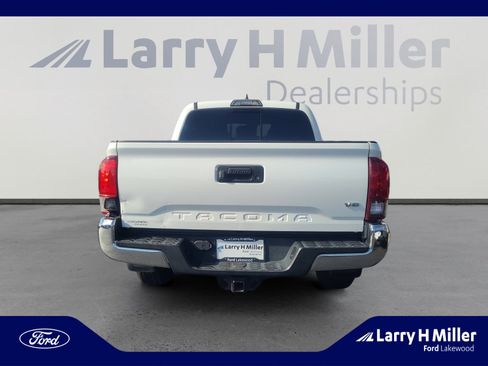 Used 2018 Toyota Tacoma SR5 image 4