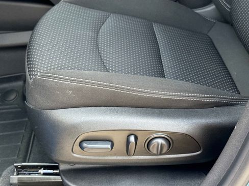 Used 2024 GMC Terrain SLE w/ Driver Convenience Package FWD image 22
