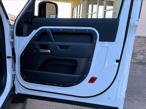 Used 2025 Land Rover Defender 90 S image 23