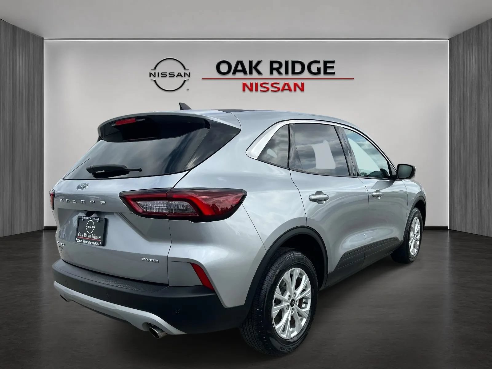 Used 2023 Ford Escape Active w/ Tech Pack #2 AWD/4WD image 3