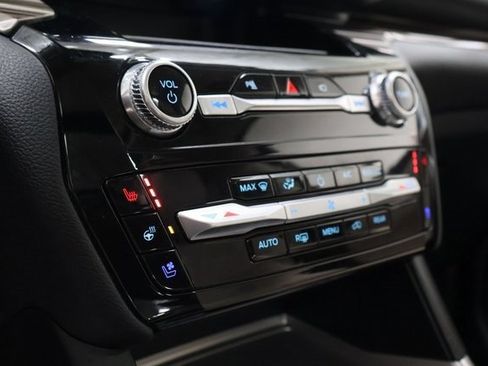 Used 2022 Ford Explorer Limited w/ Equipment Group 301A image 23