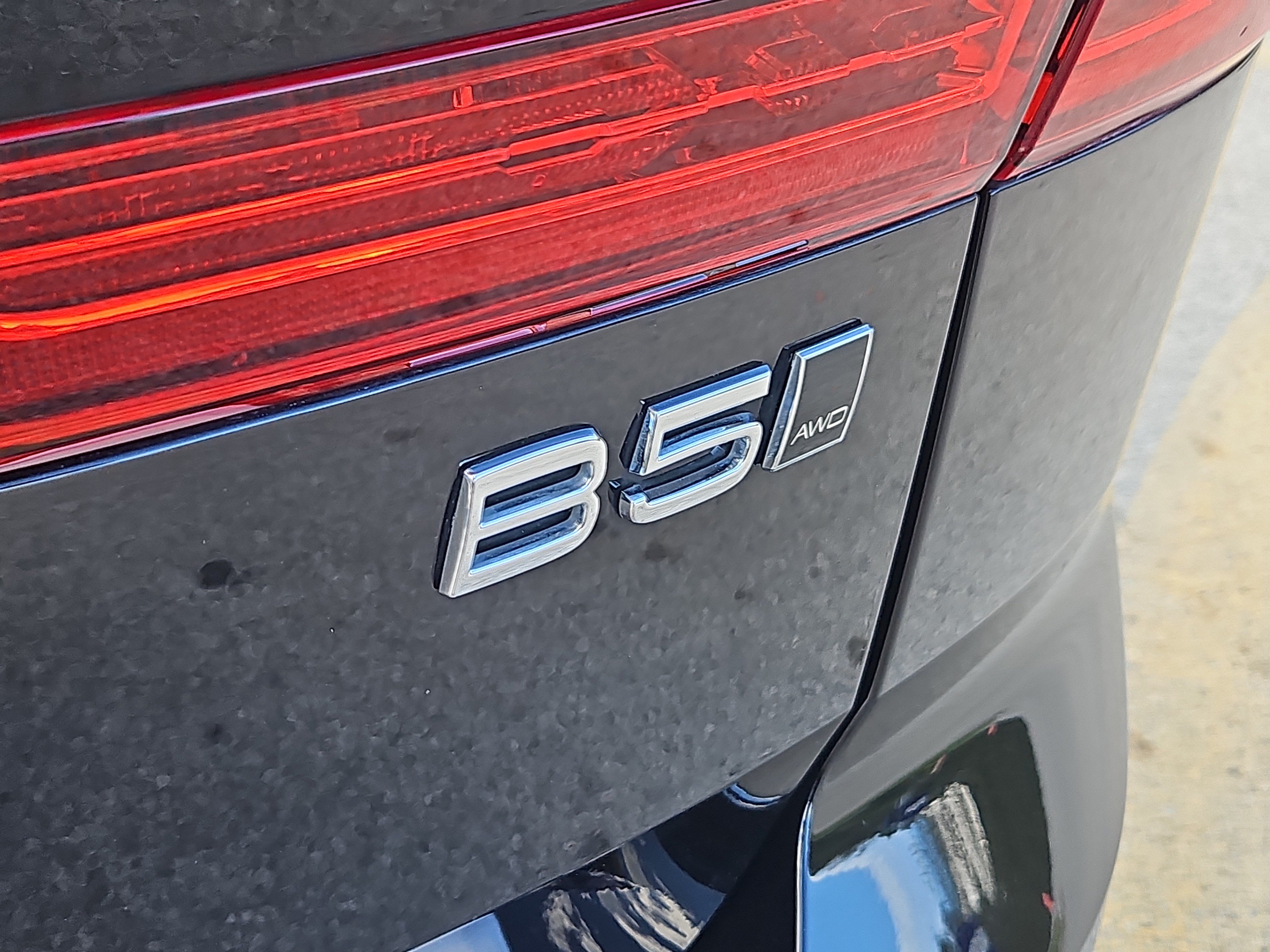 Used 2023 Volvo XC60 B5 Plus w/ Climate Package AWD/4WD image 5