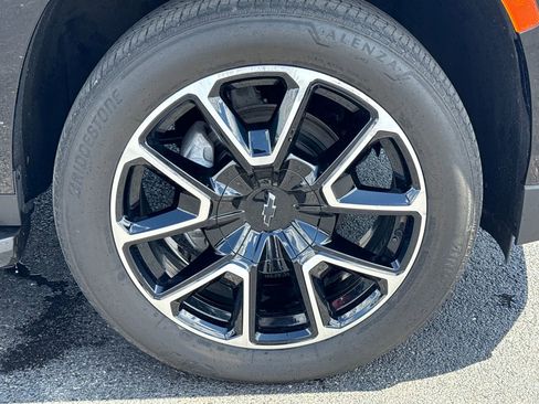 Used 2024 Chevrolet Suburban RST w/ Luxury Package AWD/4WD image 9