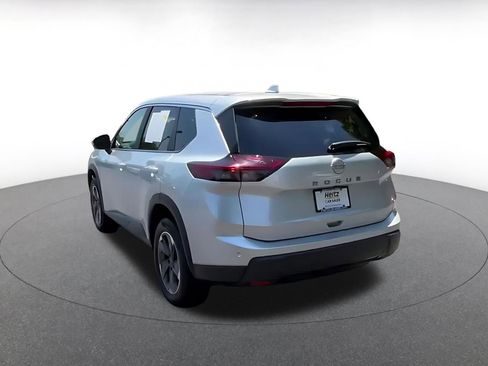 Used 2025 Nissan Rogue SV FWD image 11