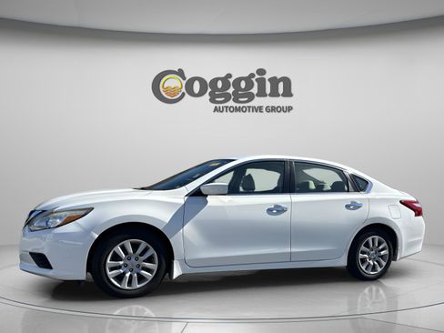 Used 2017 Nissan Altima 2.5 S w/ Power Driver Seat Package image 2