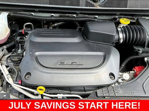 Used 2024 Chrysler Pacifica Touring-L FWD image 33