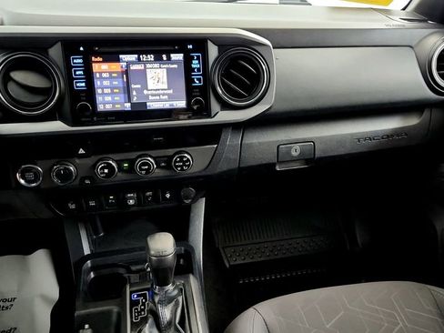Used 2018 Toyota Tacoma TRD Sport w/ Technology Package AWD/4WD image 29