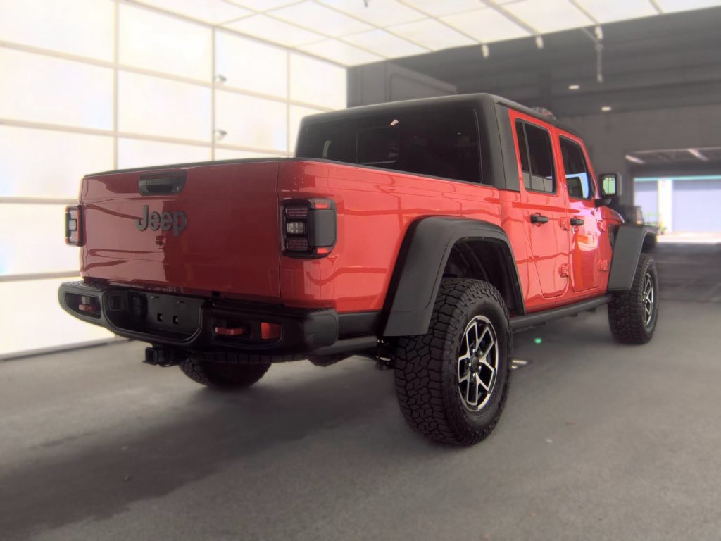 Used 2024 Jeep Gladiator Rubicon w/ Technology Group AWD/4WD image 2