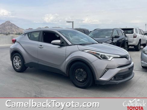 Used 2019 Toyota C-HR LE image 1