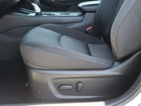 Used 2025 Nissan Altima 2.5 SV FWD image 10