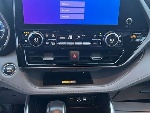 Used 2023 Toyota Highlander Limited image 30