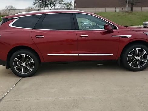 Used 2022 Buick Enclave Essence w/ Sport Touring Edition FWD image 9