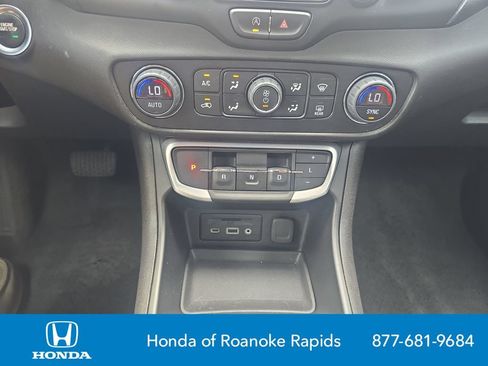 Used 2024 GMC Terrain SLT FWD image 15