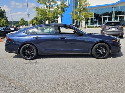 Certified 2025 Honda Accord SE image 9