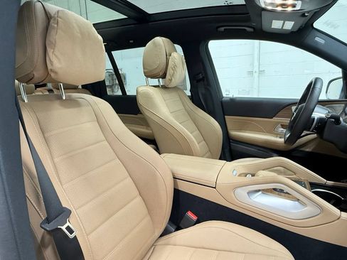 Used 2025 Mercedes-Benz GLS 580 4MATIC image 45