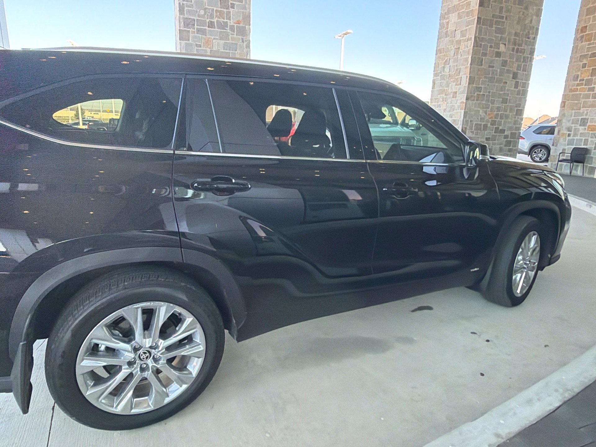 Certified 2026 Toyota Highlander Limited AWD/4WD image 2