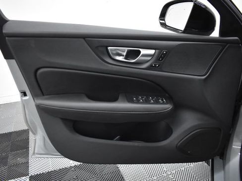 Used 2025 Volvo S60 B5 Core image 14