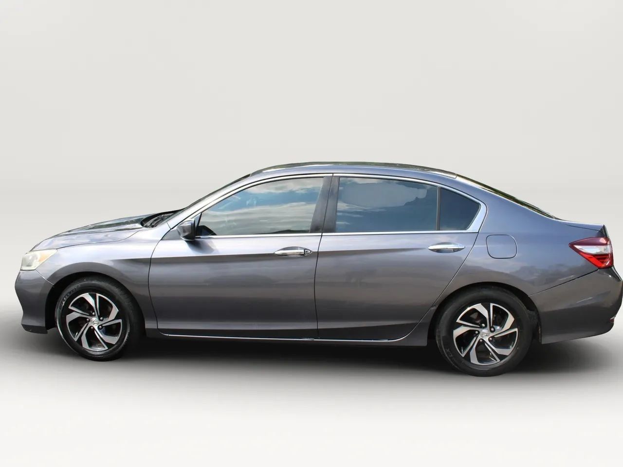 Used 2016 Honda Accord LX image 5