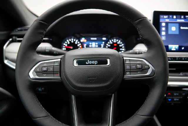 Used 2023 Jeep Compass Limited AWD/4WD image 9