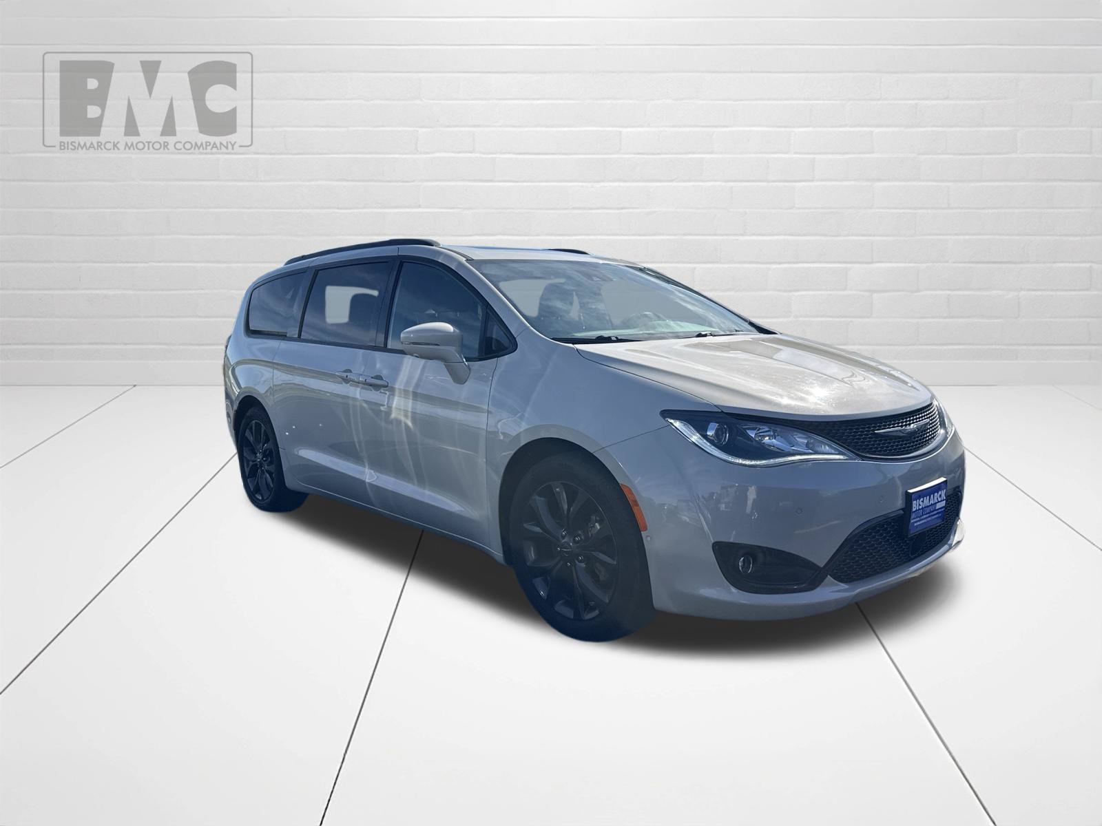 Used 2019 Chrysler Pacifica Limited FWD image 2