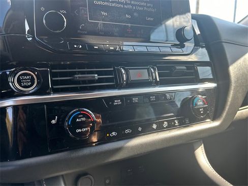 Certified 2024 Nissan Pathfinder SL image 18