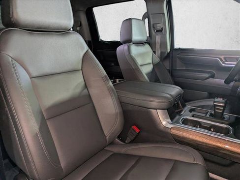 Used 2025 Chevrolet Silverado 1500 LT Trail Boss w/ Convenience Package II AWD/4WD image 22
