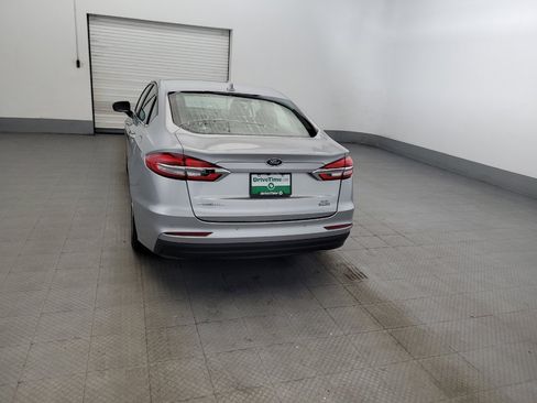 Used 2020 Ford Fusion SE FWD image 6