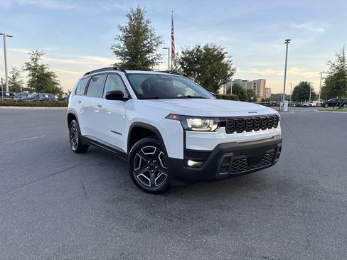 Used 2026 Jeep Cherokee Laredo AWD/4WD image 2