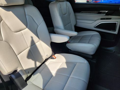 Used 2020 Kia Telluride EX w/ EX Premium Package image 18