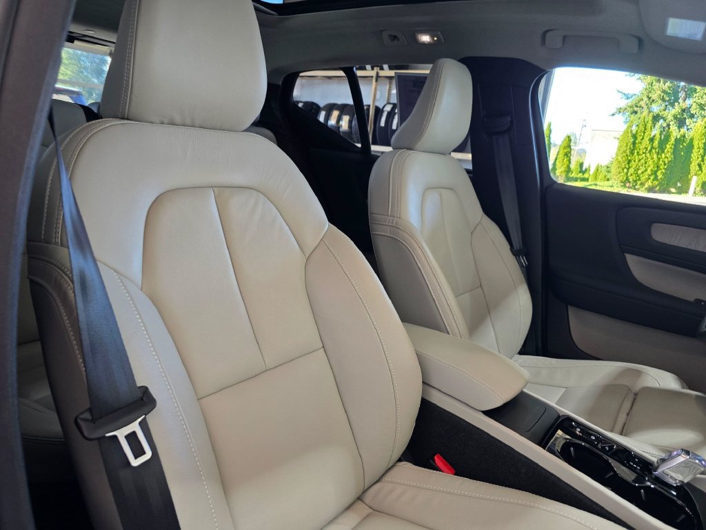 Used 2023 Volvo XC40 B5 Ultimate w/ Protection Package Premier AWD/4WD image 29