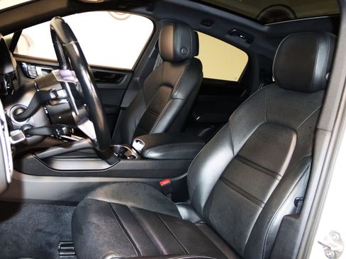 Used 2023 Porsche Cayenne Coupe w/ Towing Package w/o Tow Ball AWD/4WD image 40