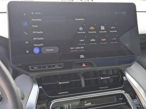 Used 2024 Toyota Venza Limited image 12